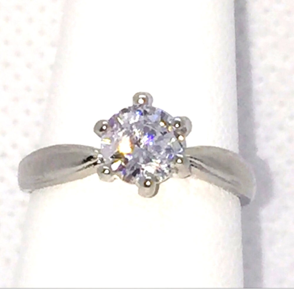 🎁 3/4  ctw Triple A CZ ring nwot 6 prong setting. Tiffany style engagement ring